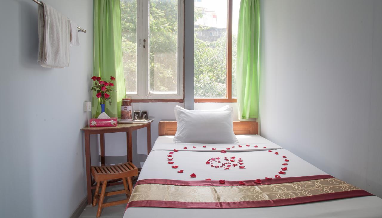 Mother Land Inn 2 Янгон Екстериор снимка