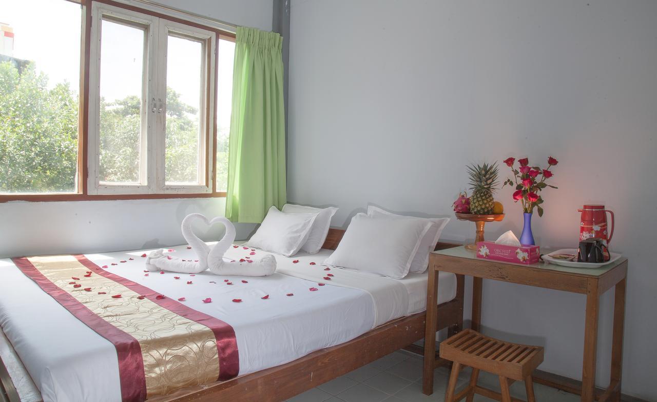 Mother Land Inn 2 Янгон Екстериор снимка