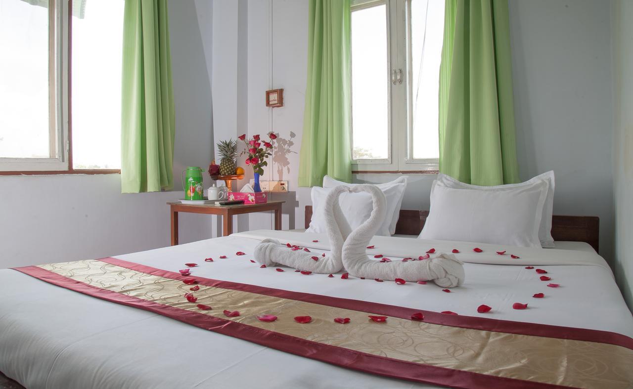 Mother Land Inn 2 Янгон Екстериор снимка