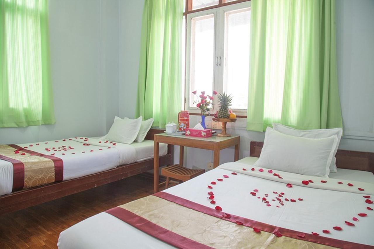 Mother Land Inn 2 Янгон Екстериор снимка