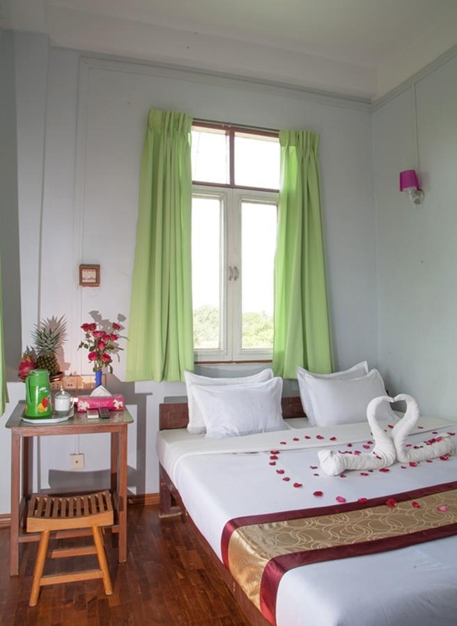 Mother Land Inn 2 Янгон Екстериор снимка