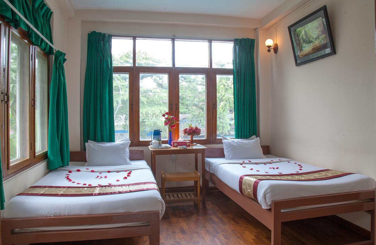 Mother Land Inn 2 Янгон Екстериор снимка