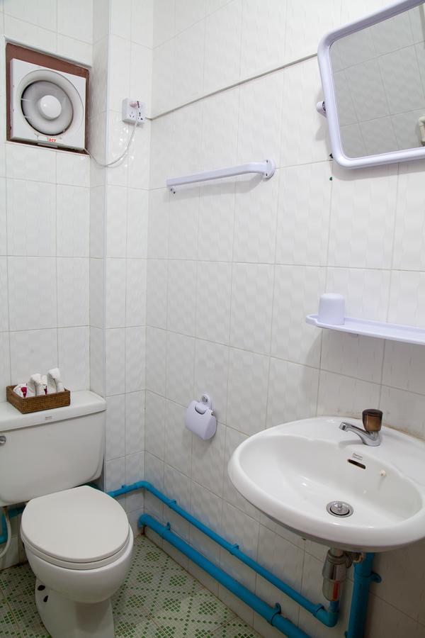 Mother Land Inn 2 Янгон Екстериор снимка