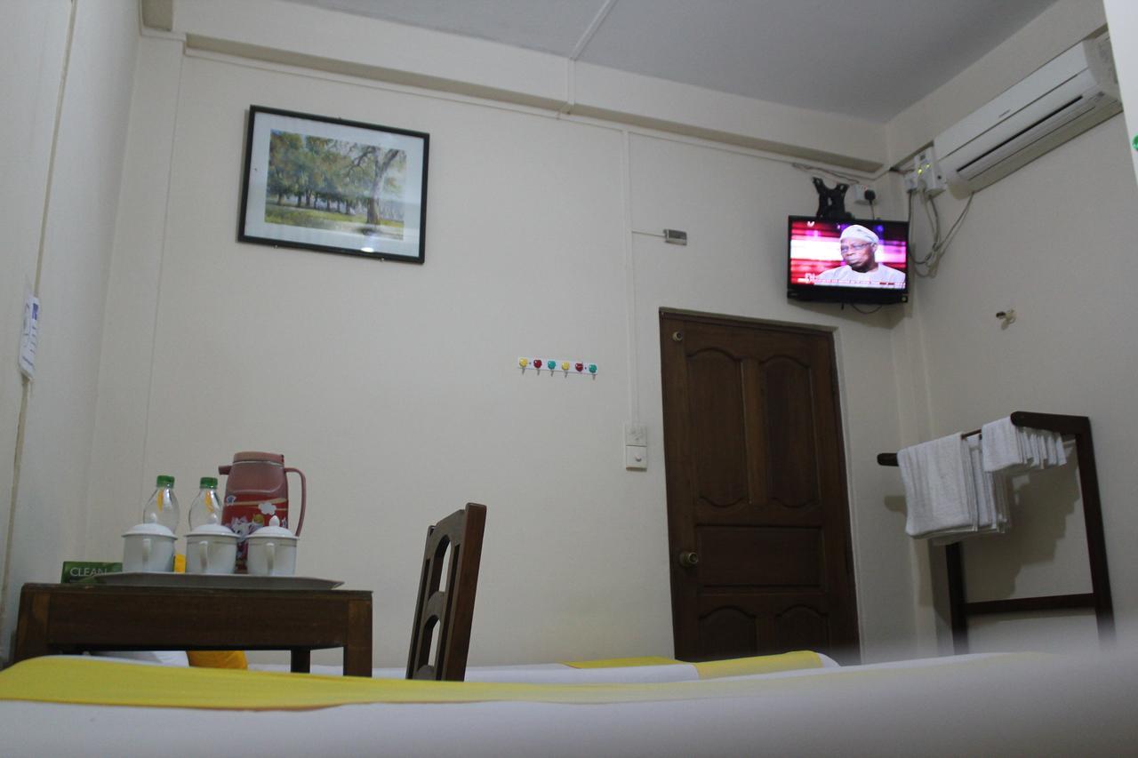 Mother Land Inn 2 Янгон Екстериор снимка