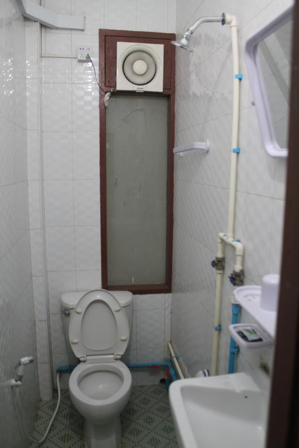 Mother Land Inn 2 Янгон Екстериор снимка